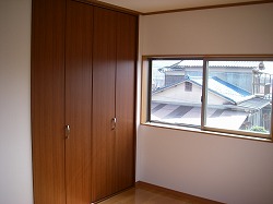 �q����